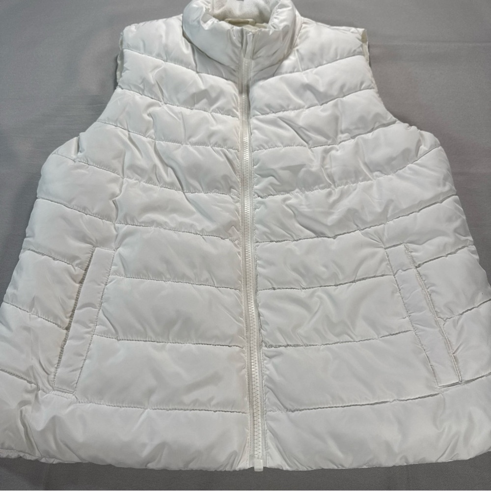 GAP ColdControl Puffer Vest Womens Medium White Water Resistant Gorpcore EUC